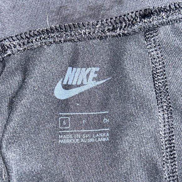 Women’s size small black Nike leggings. Very gently used. Like new condition. - Picture 4 of 4
